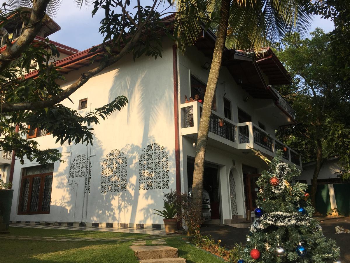 Villa Nuova แคนดี้ ภายนอก รูปภาพ