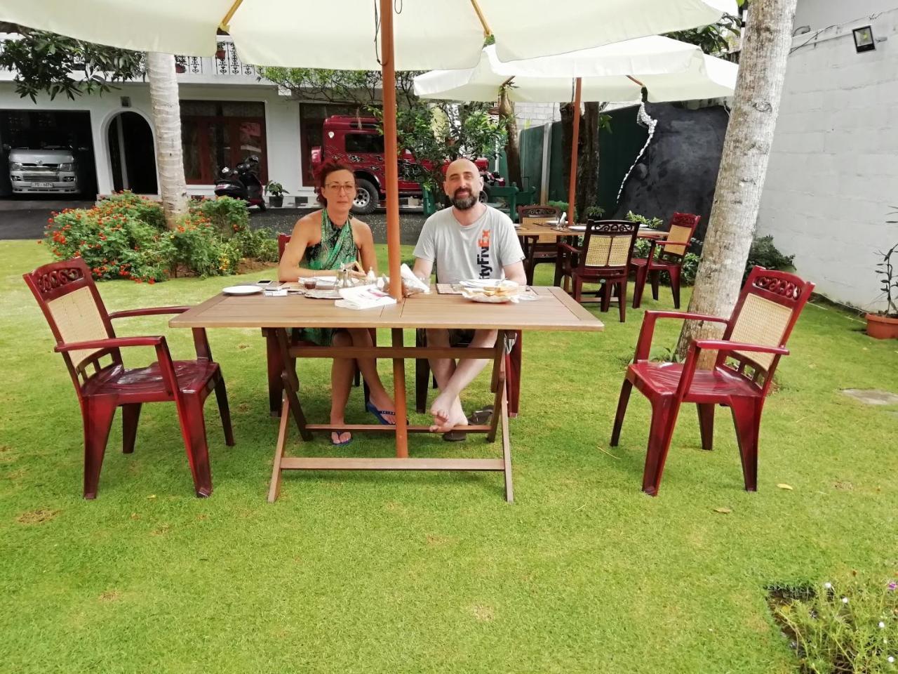 Villa Nuova แคนดี้ ภายนอก รูปภาพ